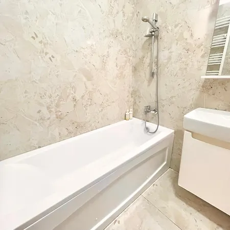 Address 25 - Palace Of Parliament Area * Bükreş